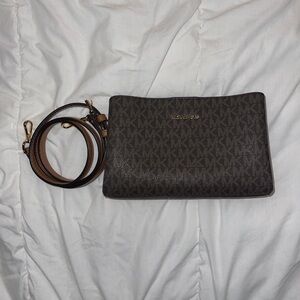 MICHAEL KORS
Ruthie Small Signature Logo Crossbody Bag
